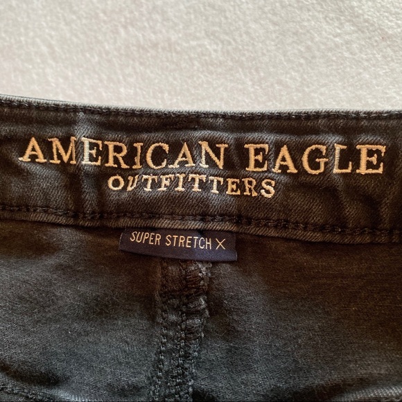 AE Super High-Rise Jeans w/ Holes in the Knees - Picture 5 of 7